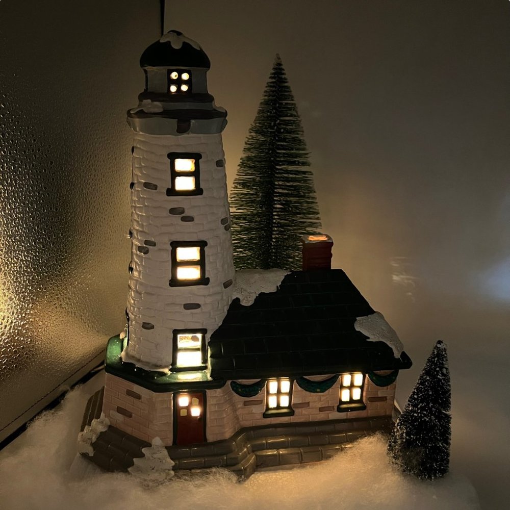 Vintage Department 56 Snow Village Collection Lighthouse Light Up Holiday Decor - Picture 2 of 16